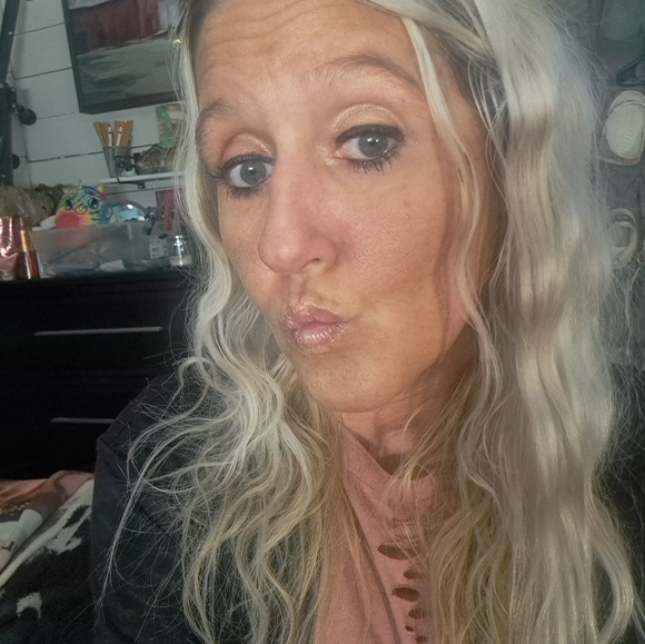 Meet your Posher, Amberly - Picture 3 of 5